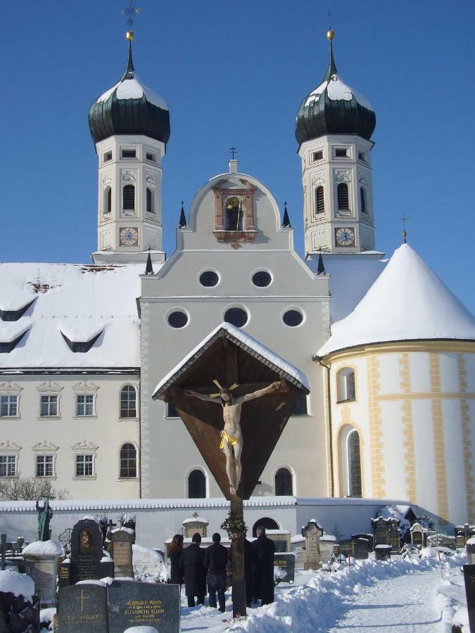 Kloster Benediktbeuern - Gastehaus Der Salesianer Don Bosco エクステリア 写真